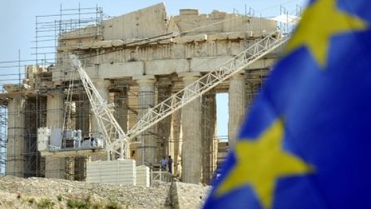 Miniştrii de finanţe din zona euro se opun renunţării Greciei la moneda unică