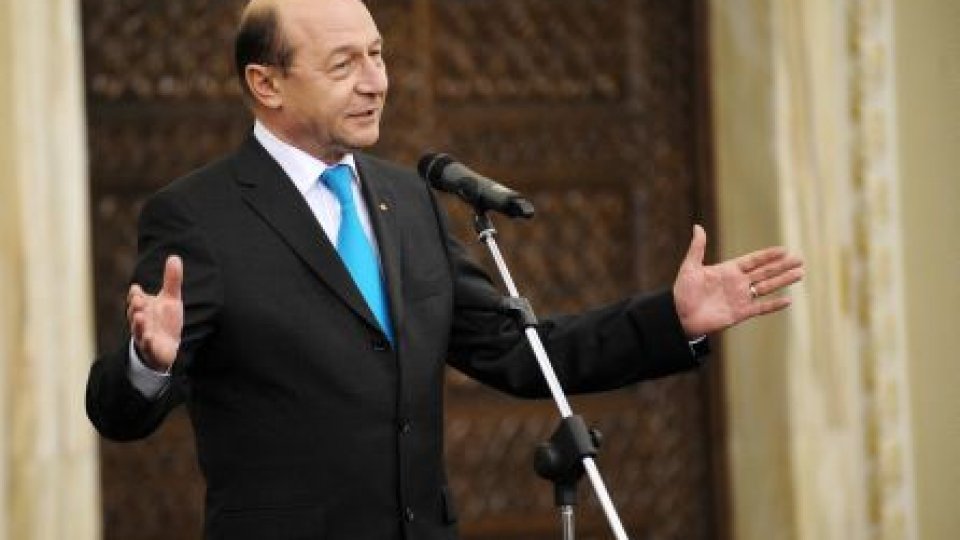 AUDIO Băsescu: Susţin fără rezerve revenirea salariilor la nivelul de dinaintea reducerilor