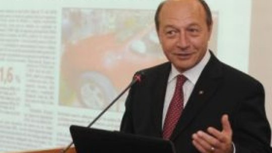 Preşedintele Băsescu a cumpărat primul B-Max produs la Craiova