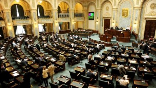 Opt locuri de senatori rămân goale