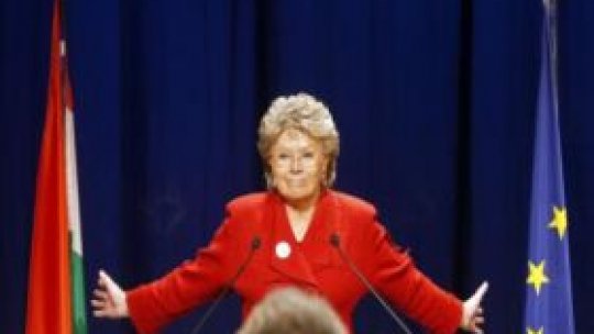 Viviane Reding: Criza politică ameninţă şansele de aderare la Schengen