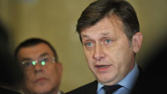 Crin Antonescu: Nu se pune problema graţierii lui Năstase până la referendum
