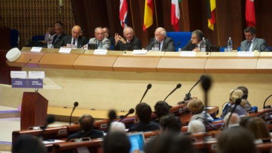 Experţii Comisiei de la Veneţia discută situaţia constituţională din România