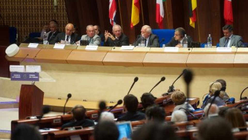 Experţii Comisiei de la Veneţia discută situaţia constituţională din România 