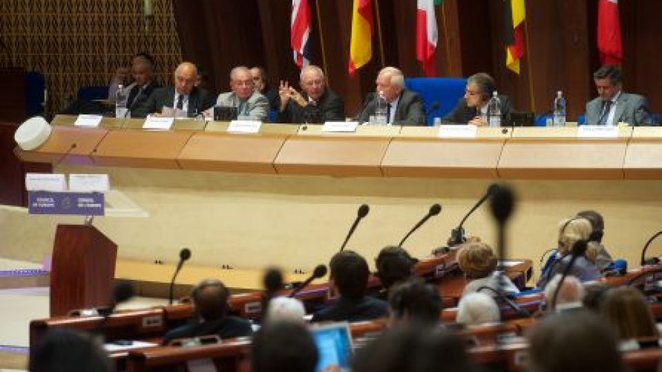 Experţii Comisiei de la Veneţia discută situaţia constituţională din România