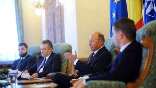 Traian Băsescu: Instituţiile rezistă presiunilor politice