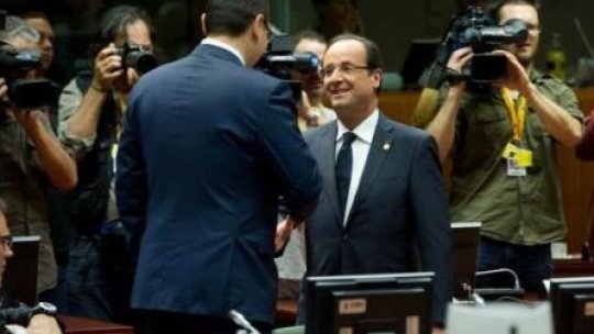 Hollande cere miniştrilor să-şi tempereze tonul în problema romilor