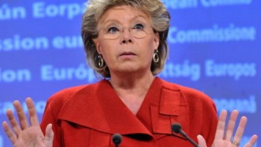 Reding îi răspunde lui Cameron: Libera circulaţie în interiorul UE nu este negociabilă