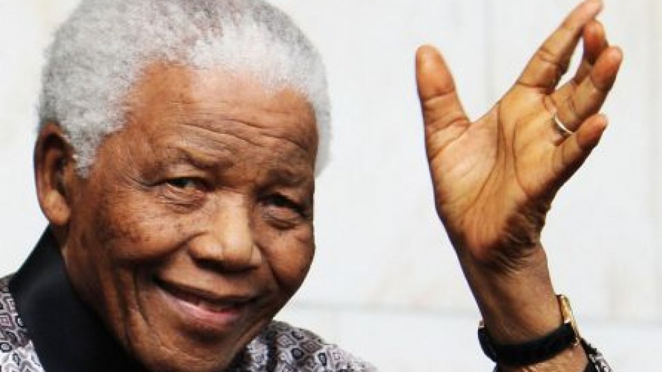 Simbolul luptei anti-apartheid, Nelson Mandela, a încetat din viaţă