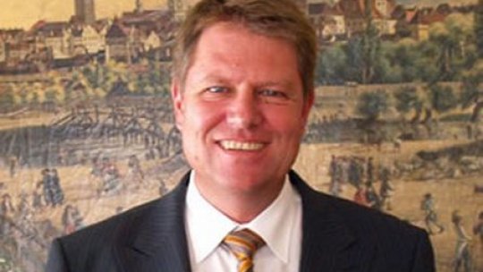 De dragul PNL, Iohannis renunţă la preşedinţia FDRG