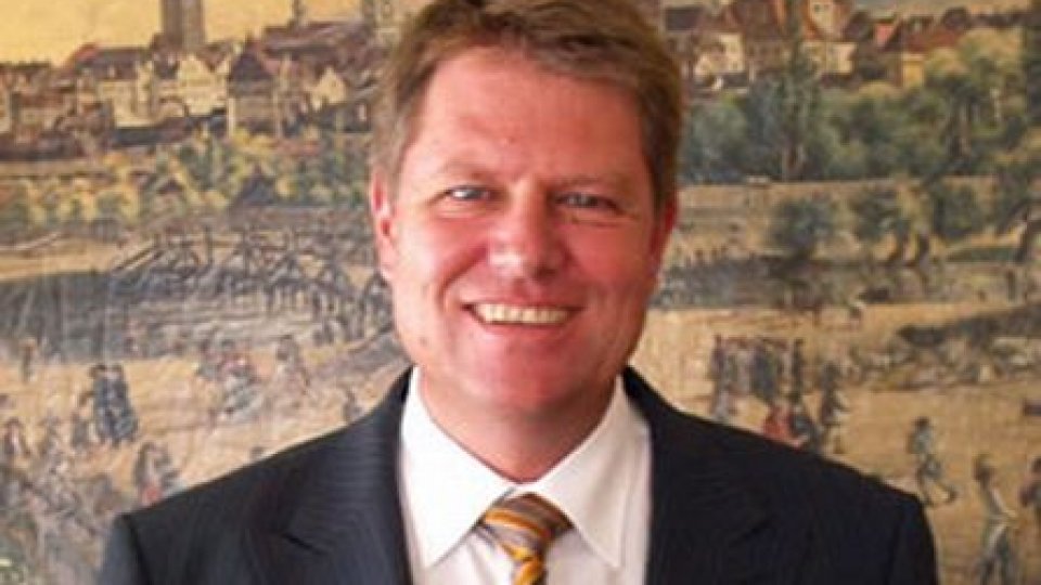 De dragul PNL, Iohannis renunţă la preşedinţia FDRG