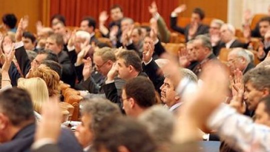 Statutul parlamentarilor, modificat după solicitările preşedintelui Băsescu