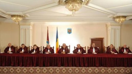Curtea Constituţională se pronunţă pe 3 aprilie asupra Statutului parlamentarilor