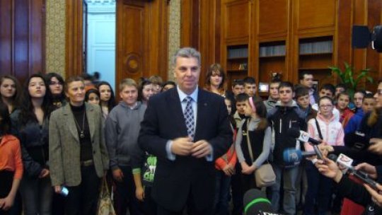 Valeriu Zgonea, luat la întrebări de elevi în Parlament