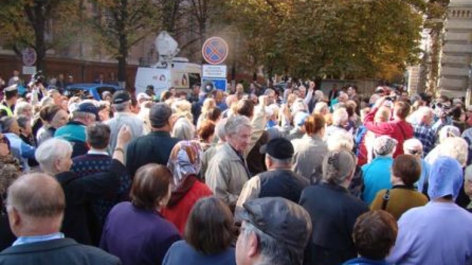 Proteste în serie pentru amânarea creşterii preţului la gaze