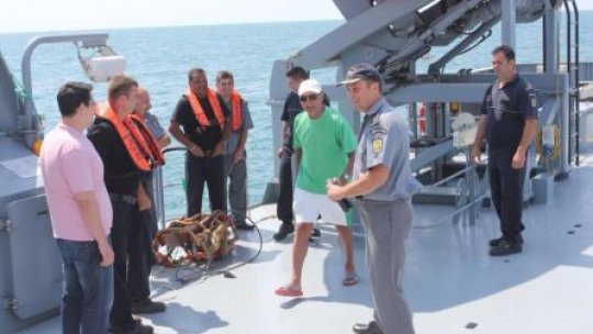 FOTO Preşedintele Băsescu, pe mare, la bordul navei "Ştefan cel Mare"