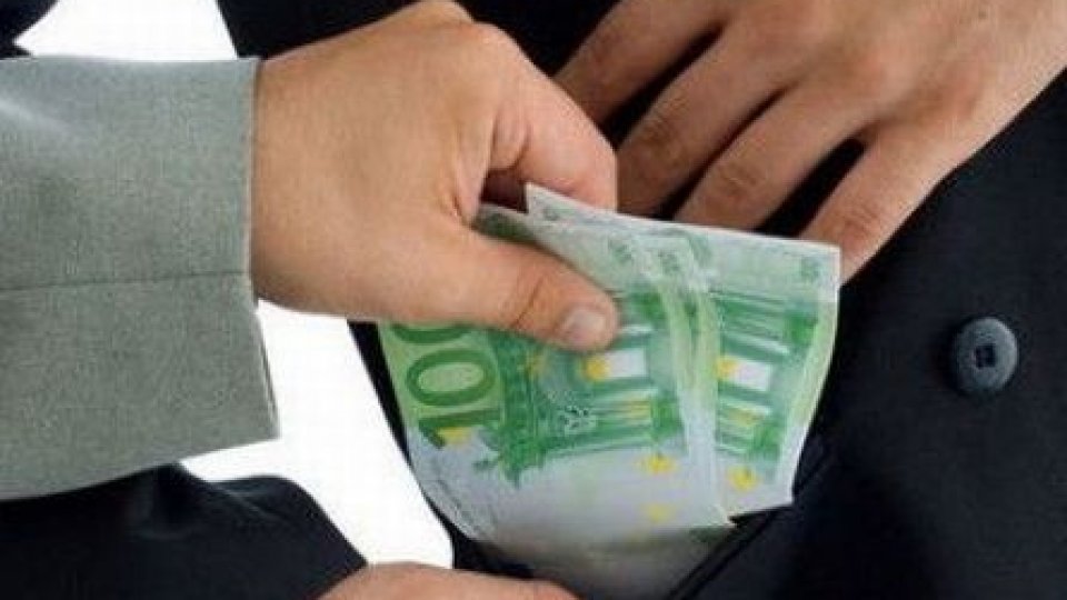 Corupţia se agravează! 1 din 7 români a dat mită