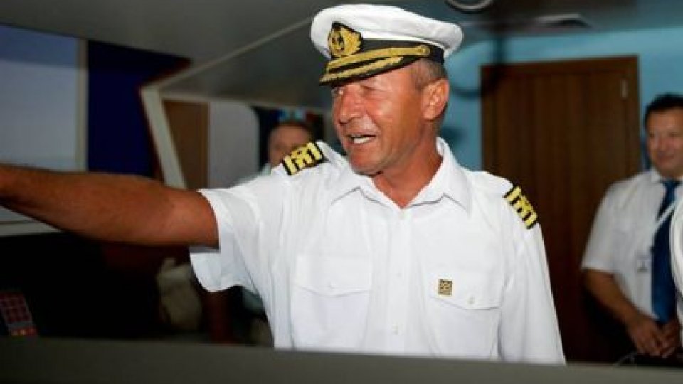 Băsescu a trecut testul pentru reconfirmarea brevetului de comandant de navă