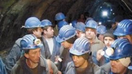Minerii blocaţi în subteran la Roşia Montană continuă protestul