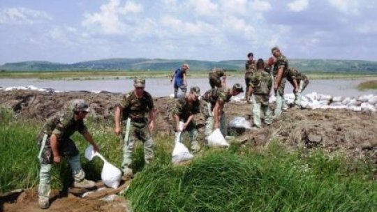 A treia noapte albă pentru sinistraţii din Galaţi