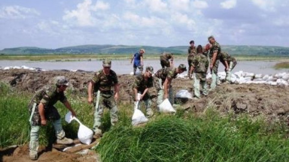 A treia noapte albă pentru sinistraţii din Galaţi