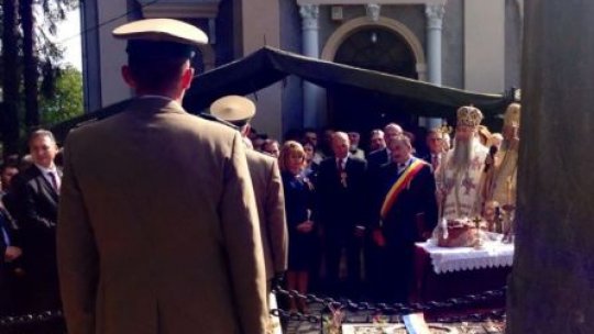 Preşedintele, primit cu felicitări şi huiduieli la Ţebea
