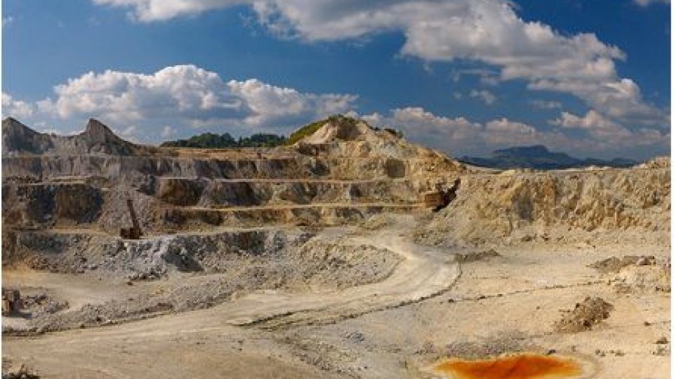 Exploatarea aurului de la Roşia Montană, "o soluţie pe termen scurt"