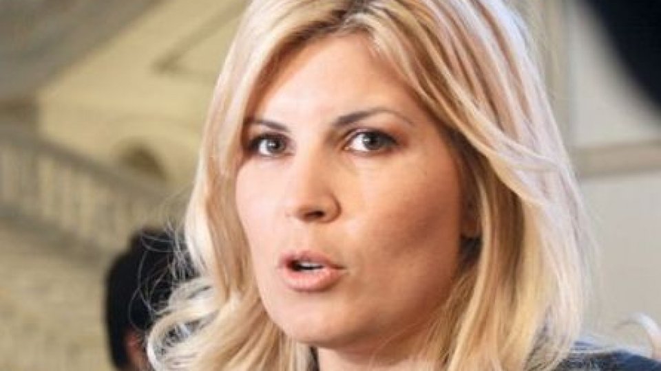 Elena Udrea a demisionat din PDL şi s-a înscris în Partidul Mişcarea Populară