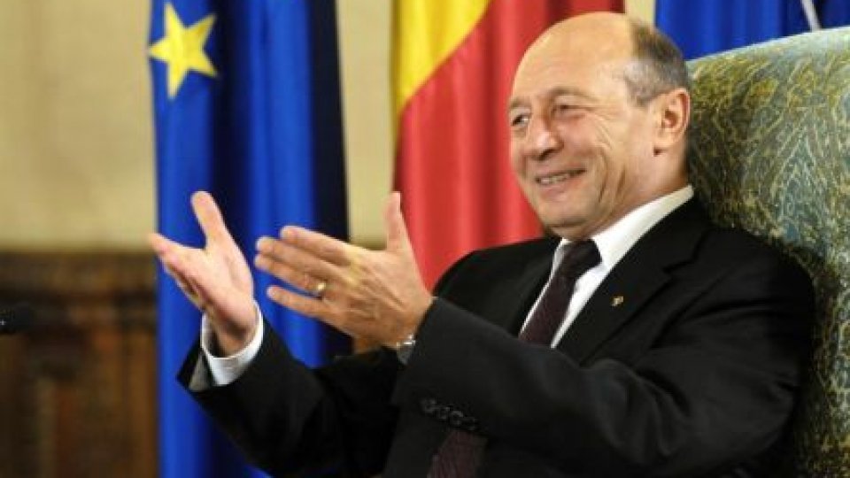 Preşedintele Băsescu îl felicită pe Klaus Iohannis pentru victoria în alegeri