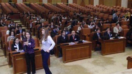 "Parlamentul tinerilor" lucrează în comisii