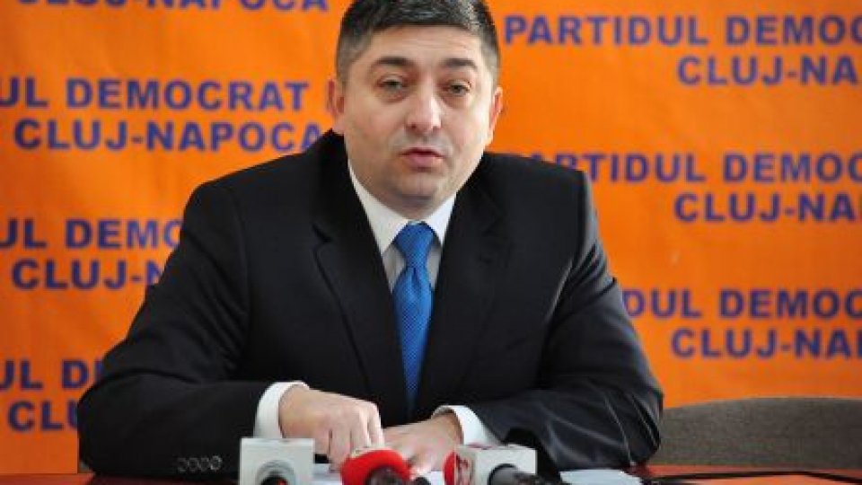 PDL cere demisia lui Crin Antonescu de la şefia Comisiei de revizuire a Constituţiei