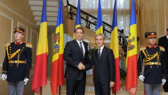 Premierii României şi R. Moldova marchează eliminarea vizelor UE 