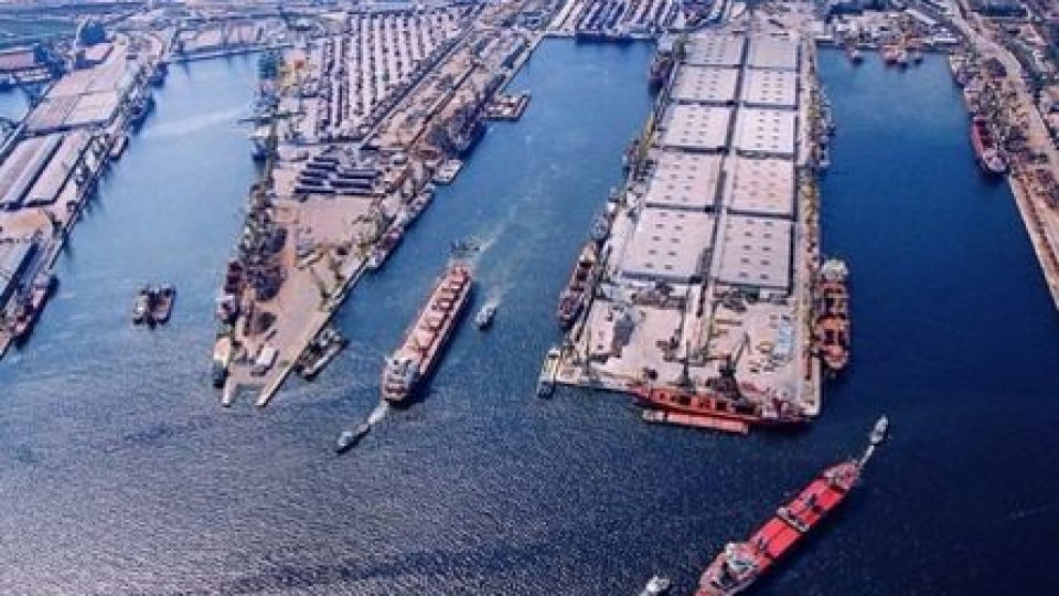 Sindicatele din Port se opun transferului de acţiuni către Primăria Constanţa