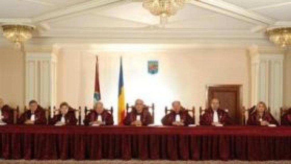 CCR respinge sesizarea preşedintelui privind refuzul premierului de a contrasemna decrete