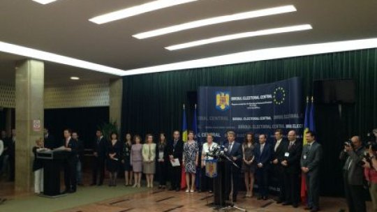Cei 32 de europarlamentari români şi-au primit mandatul
