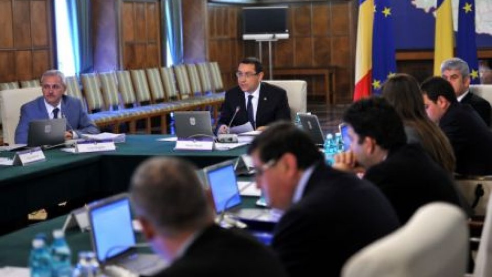 Guvernul a aprobat ordonanţa privind înjumătăţirea ratei la bancă