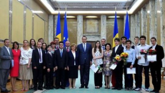 Absolvenţii de nota 10, premiaţi de Guvern