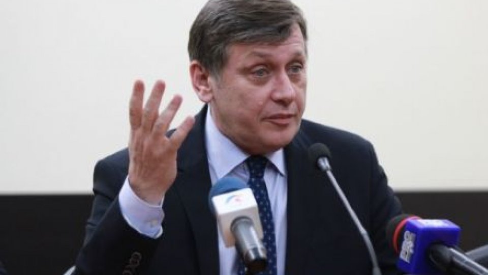 Antonescu și Boc lipsesc de la fuziunea dreptei