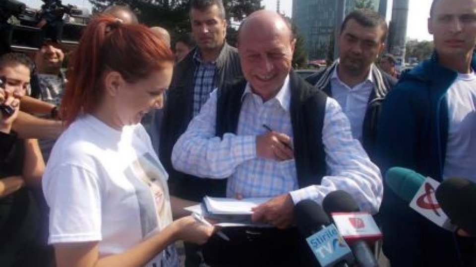 Traian Băsescu a semnat pentru candidatura Elenei Udrea la Președinție