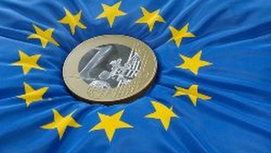 Euro pierde în faţa dolarului şi a francului elveţian