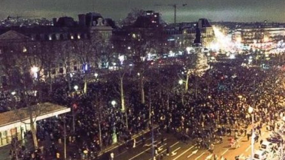 Mitinguri de solidaritate la Paris. Comunitatea Internaţională condamnă atacul terorist