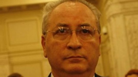 Senatorul Puiu Haşotti cere demisia ministrului Oprea