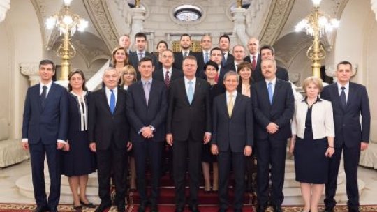 Preşedintele Iohannis, prezent la instalarea premierului şi miniştrilor Cabinetului Cioloş