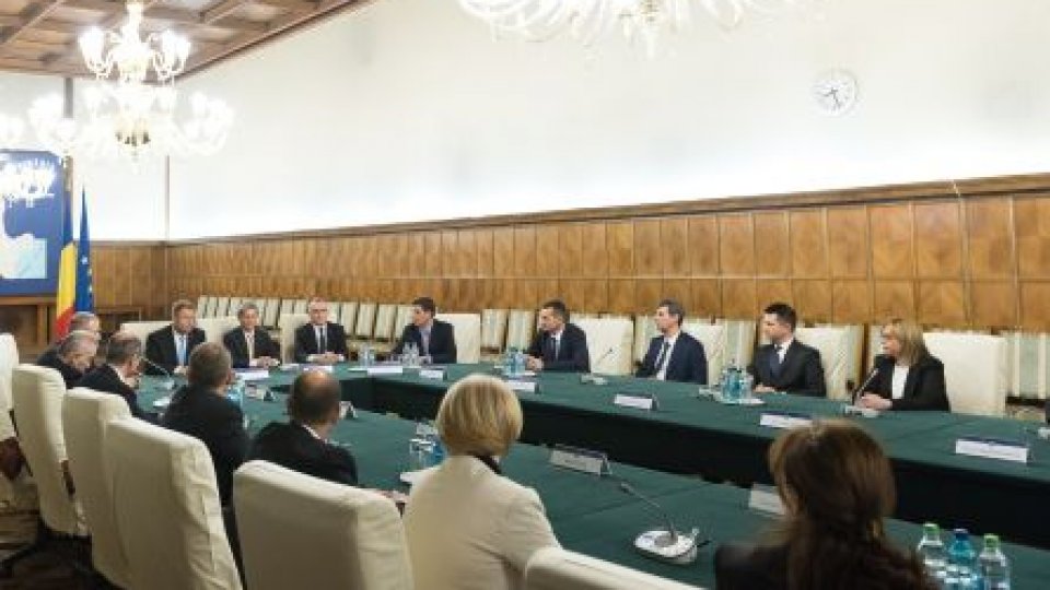 VIDEO Guvernul se reuneşte în prima şedinţă