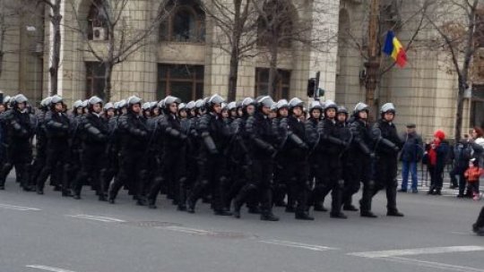 2.600 de militari participă la parada militară din Piaţa Constituţiei