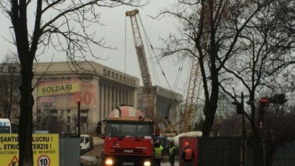 Locatarii din două blocuri, evacuaţi.Trafic închis pe Bulevardul Eroilor. Află de ce