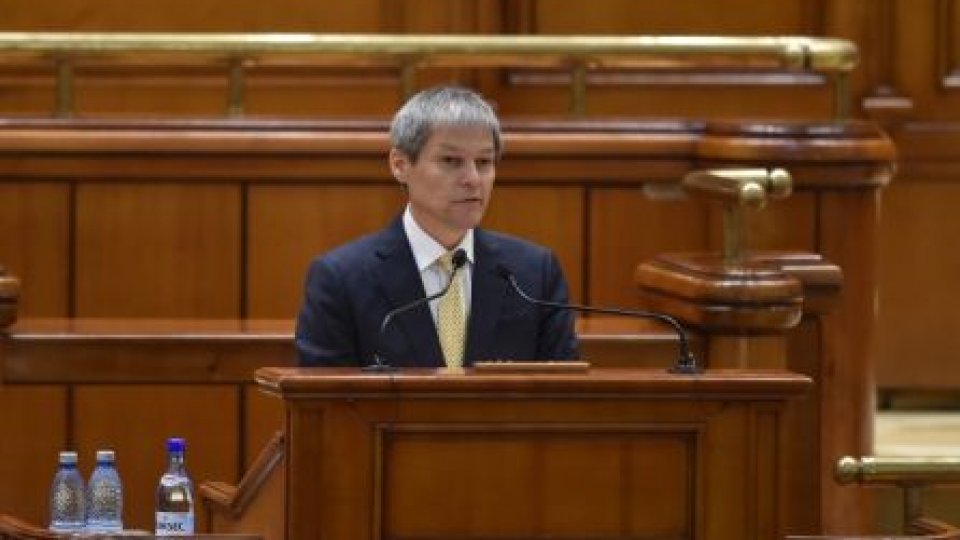 Cioloş în Parlament: Bugetul include prevederi de relaxare fiscală şi creşteri salariale