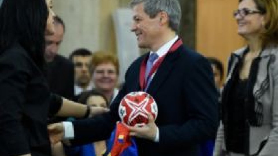 Jucătoarele echipei naţionale de handbal, premiate de Dacian Cioloş