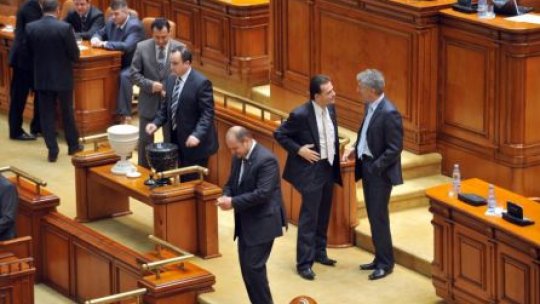 Soarta parlamentarilor Şova, Vâlcov şi Nicolescu, "la votul" colegilor