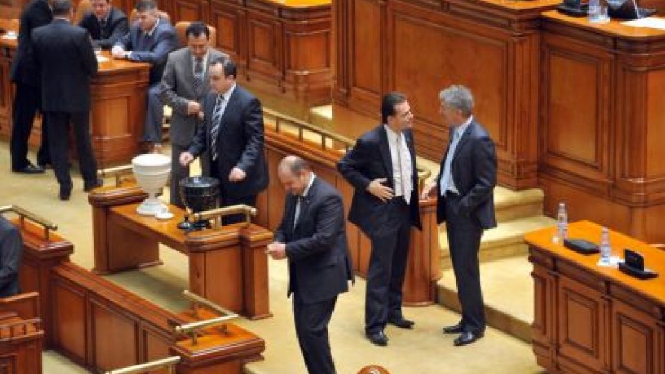 Soarta parlamentarilor Şova, Vâlcov şi Nicolescu, "la votul" colegilor